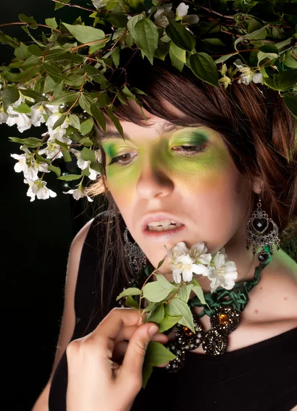 Bella ragazza con visage verde — Foto Stock