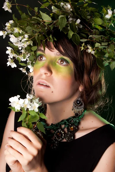 Menina bonita com visagem verde — Fotografia de Stock