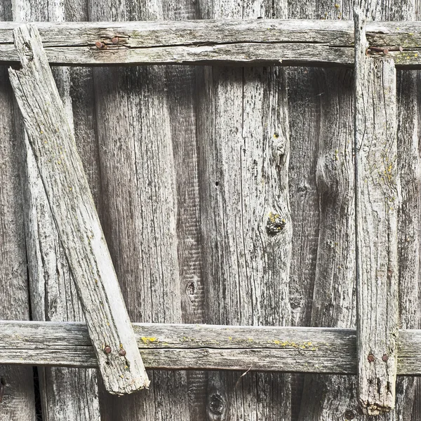 Holzleiter an der Wand — Stockfoto