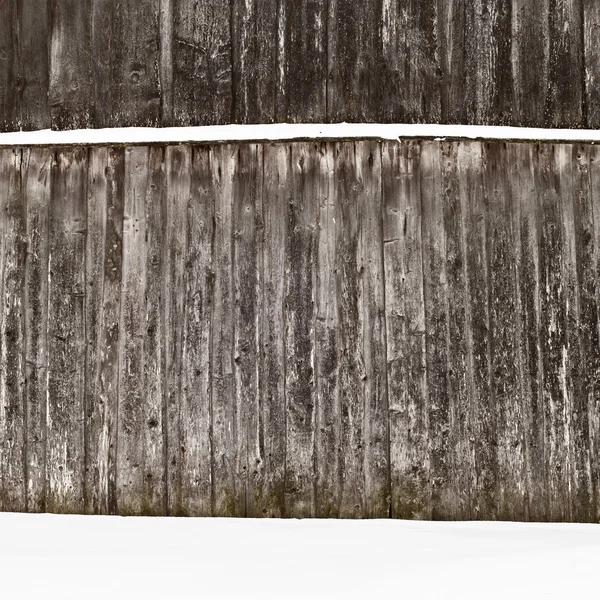 Kışın, kar yere tahta ahşap duvar — Stok fotoğraf