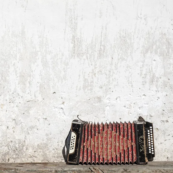 Wall and accordion on the bench — Stock Photo, Image