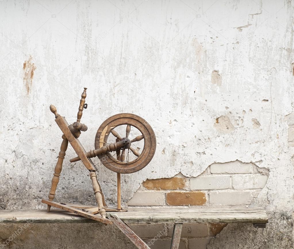 Old spinning wheel