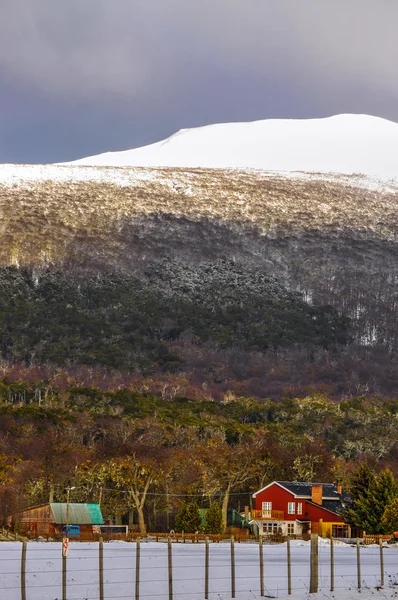 Snowy Farmhouse — Stock Photo, Image