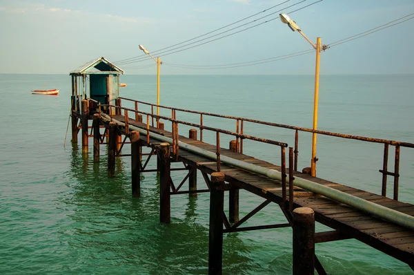 海に伸びる桟橋 — ストック写真