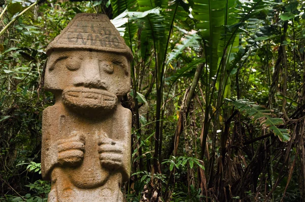 Una estatua histórica, vandalizada — Foto de Stock