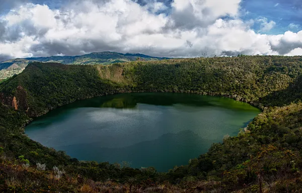 Prachtige lake guatavita — Stockfoto