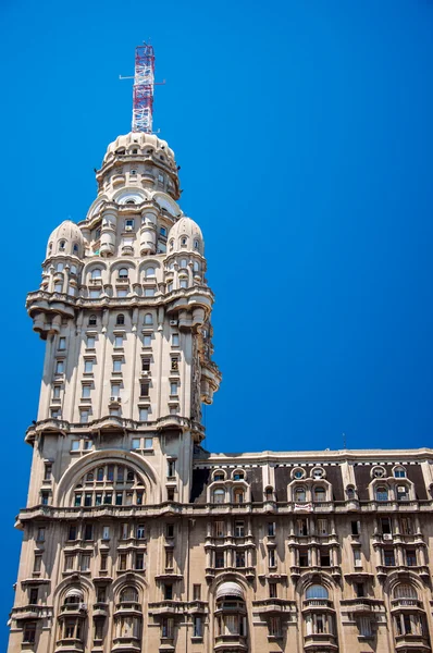 Utsikt över palacio salvo i montevideo — Stockfoto