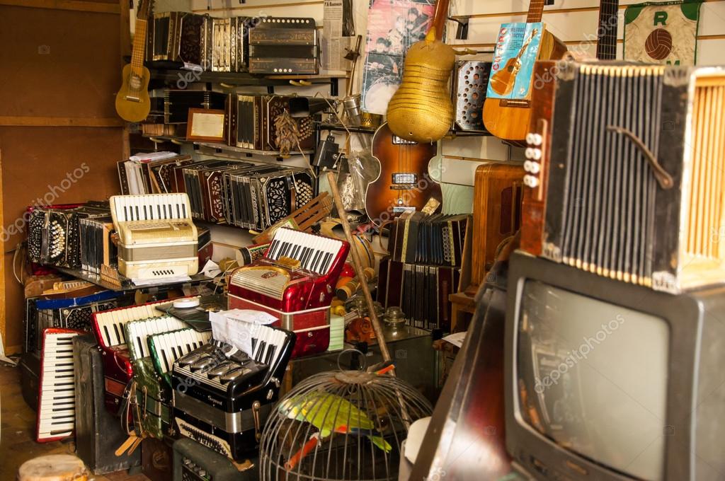 Resultado de imagen de tienda antigua de música