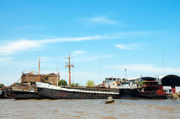 Oude boten op de Río de la Plata — Stockfoto