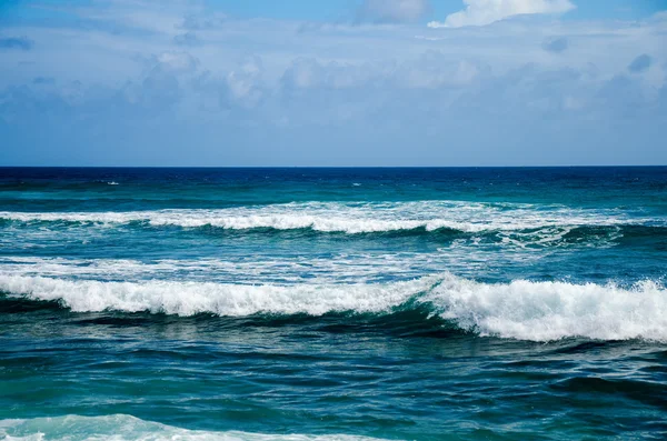 Vista das ondas do oceano azul — Fotografia de Stock