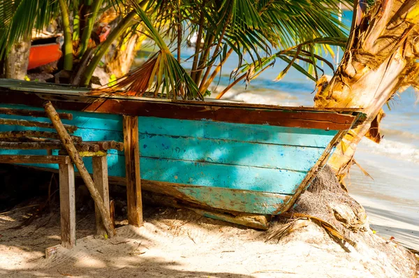 Beached Canoe — Stock Photo, Image