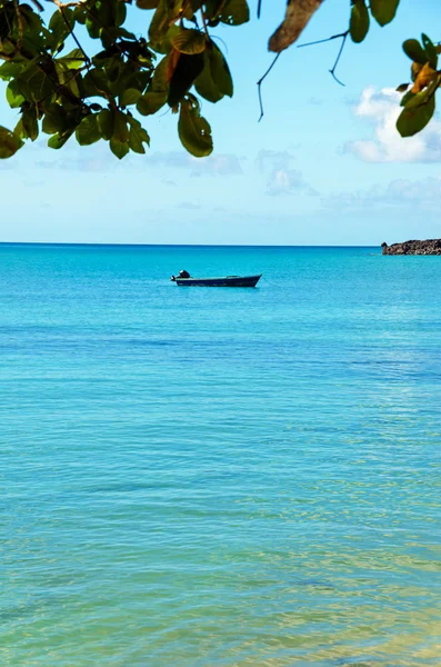 Blue Boat and Sea Vertical — Stock Photo, Image