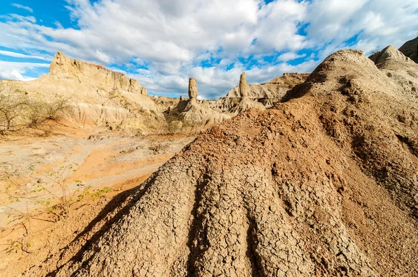 Kő-oszlop a sivatagban — Stock Fotó