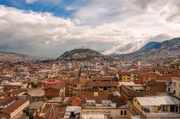 Paesaggio urbano di Quito — Foto Stock