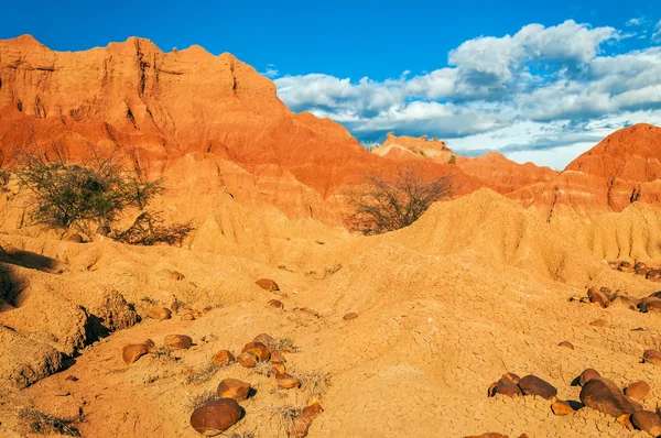 红色沙漠和岩石 — 图库照片