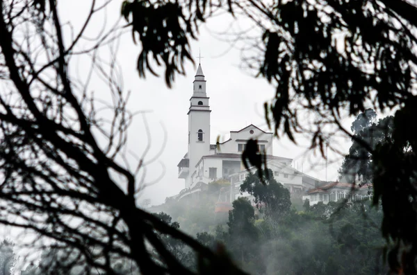 Misty Vista de la Iglesia Monserrate —  Fotos de Stock