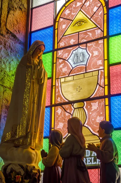 Bunte religiöse Statue — Stockfoto