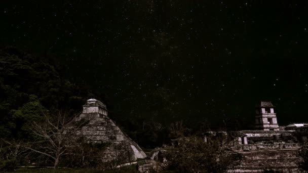 Étoiles passant au-dessus de Palenque — Video