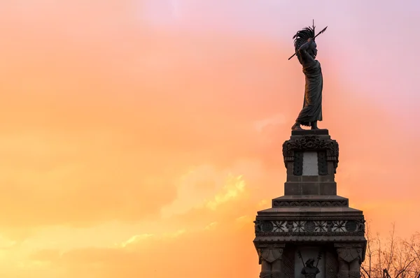 Statue and Colorful Sky — Stock Photo, Image