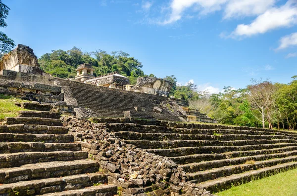 Pasos que conducen al Palacio Arruinado — Foto de Stock