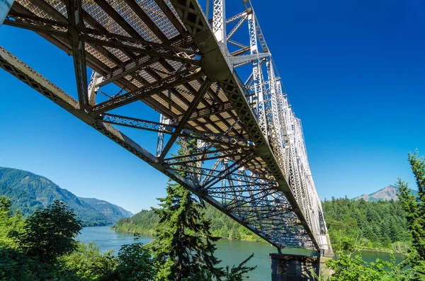 Ponte sobre o rio Columbia — Fotografia de Stock