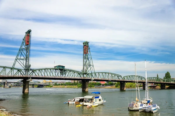 Puente y Barcos —  Fotos de Stock