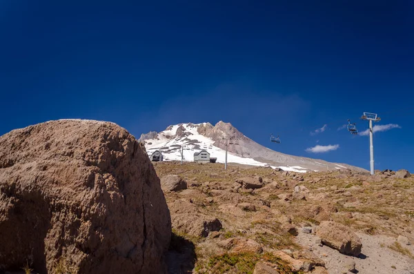 Głaz i mount hood — Zdjęcie stockowe