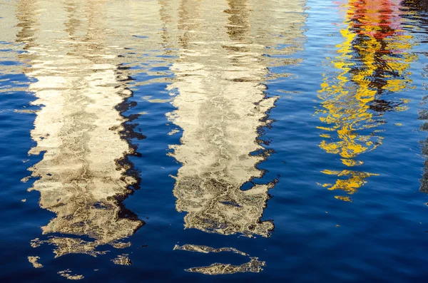 Skyskrapa reflektioner — Stockfoto