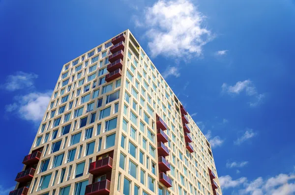 Apartment Building and Sky — Stock Photo, Image