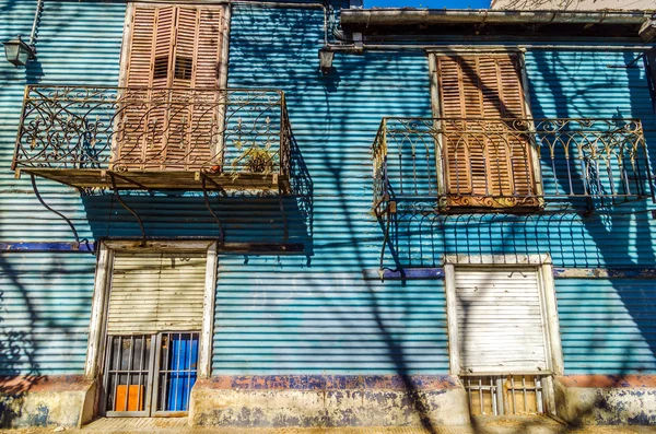 Fachada azul do edifício — Fotografia de Stock