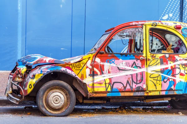 Vecchia auto colorata — Foto Stock