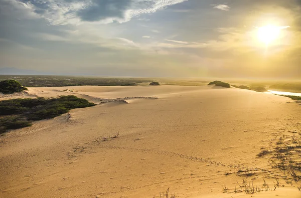 Dune di sabbia e luce del sole — Foto Stock