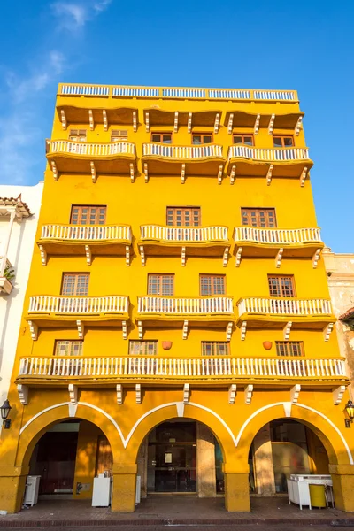 黄色の植民地建築 — ストック写真