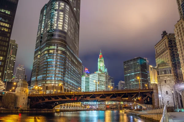 Река Чикаго и небоскребов — стоковое фото
