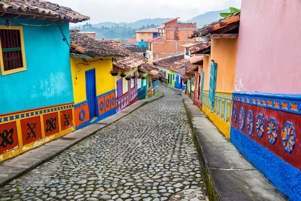 Rua Cobblestone colorido — Fotografia de Stock