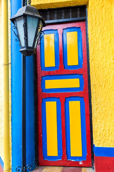 Красочные двери — стоковое фото