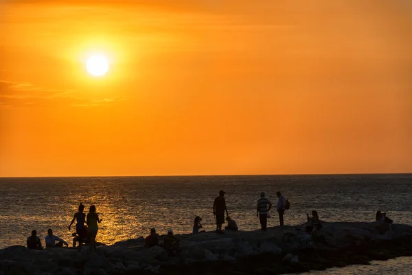 Silhouettes coucher de soleil — Photo