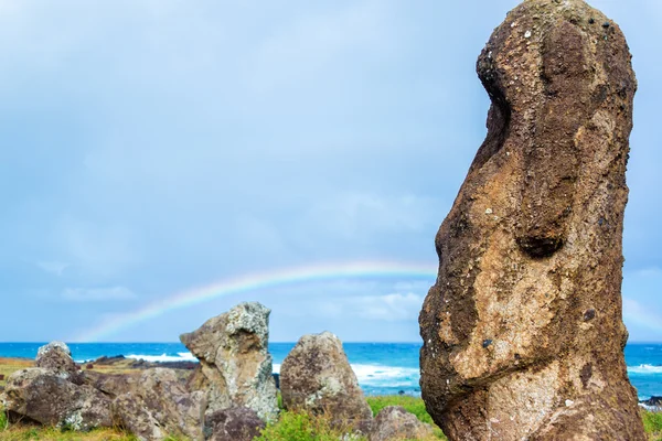 Moai και ουράνιο τόξο — Φωτογραφία Αρχείου