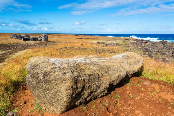 Moai ligga nedåt — Stockfoto