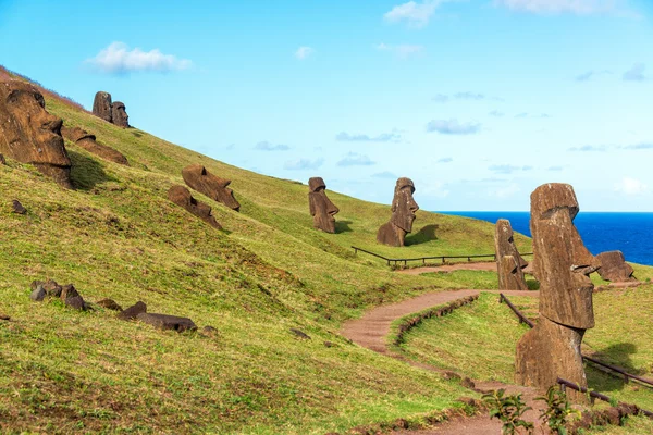 Νησί του Πάσχα moai σε rano raraku — Φωτογραφία Αρχείου