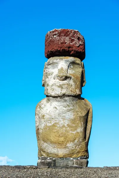 Estatua individual Moai en Isla de Pascua — Foto de Stock