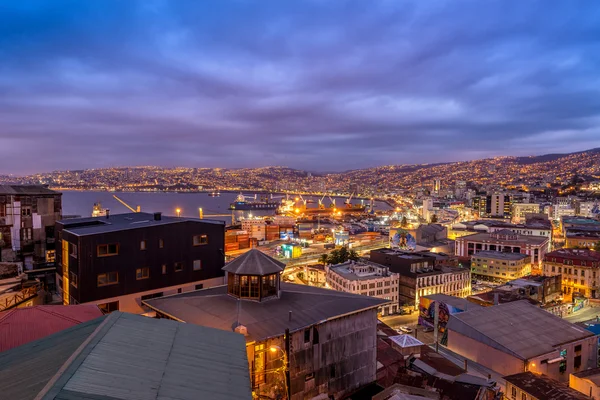 Valparaiso på natten — Stockfoto