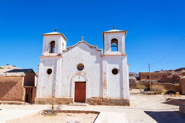 Igreja branca em Chacopampa — Fotografia de Stock