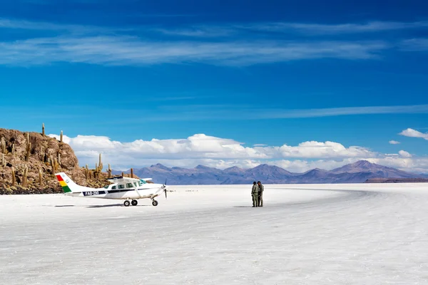 Airplane on Salt Flats — Stock Photo, Image