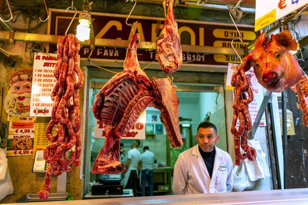 Palermo Italien April 2018 Metzger Und Fleisch Auf Dem Markt — Stockfoto