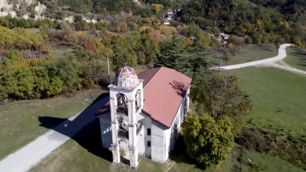 Drone Kilátás Egy Elhagyatott Templom Rozhen Falu Bulgáriában — Stock videók