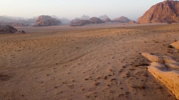 Όμορφη Εναέρια Θέα Της Ερήμου Wadi Rum Στην Ιορδανία — Αρχείο Βίντεο