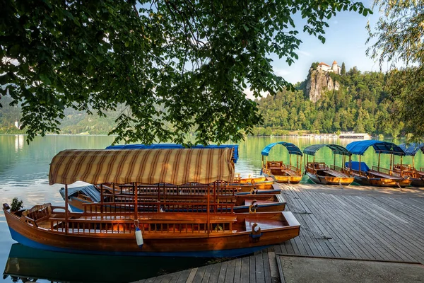 Barcos Lago Bled Con Castillo Bled Fondo — Foto de Stock