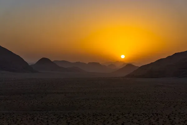 Belo Pôr Sol Colorido Final Dia Wadi Rum Jordânia — Fotografia de Stock