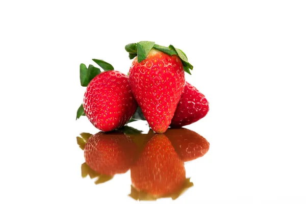 Nahaufnahme von köstlich aussehenden frischen Erdbeeren — Stockfoto